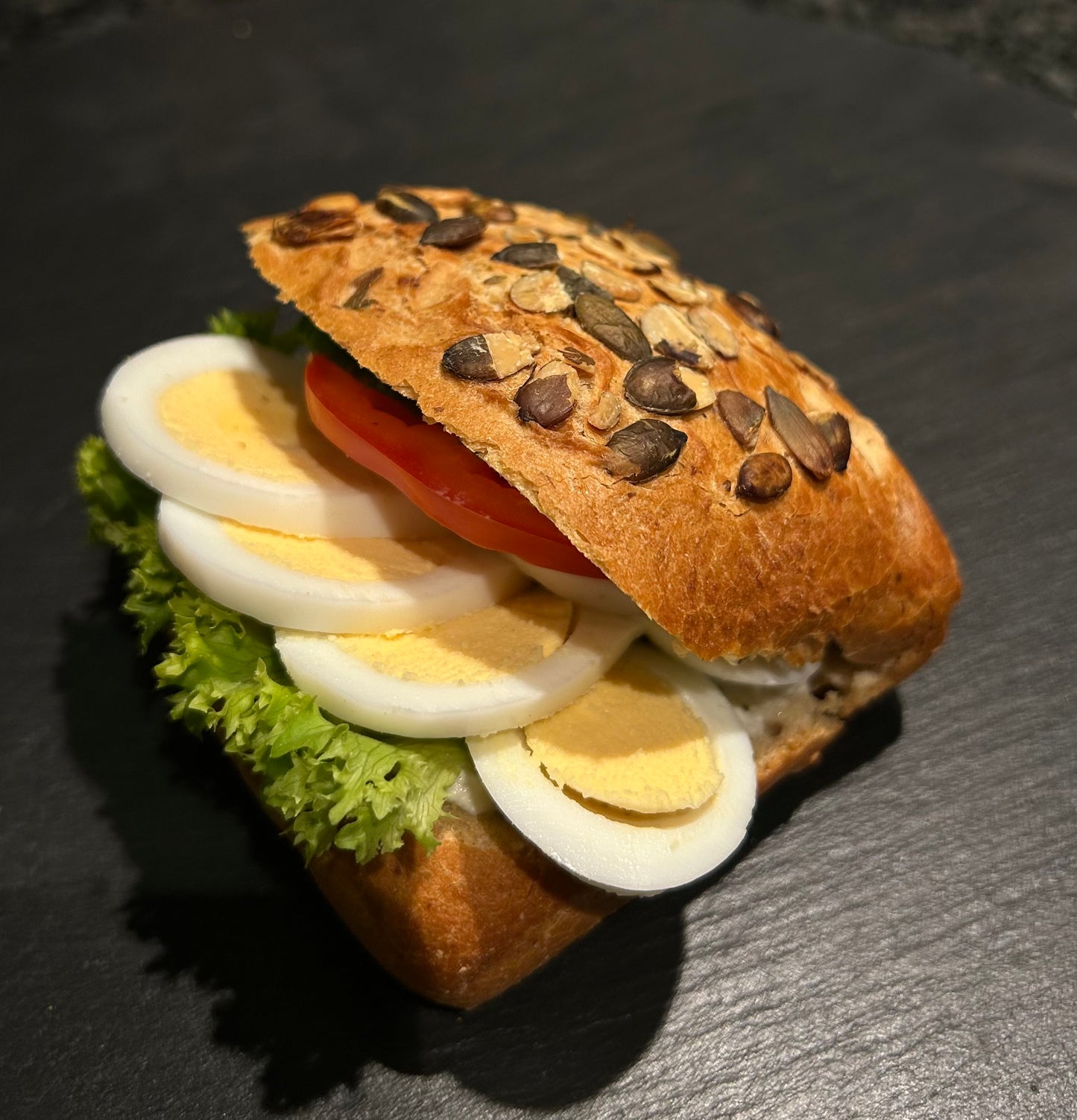 Kürbiskernbrötchen Ei